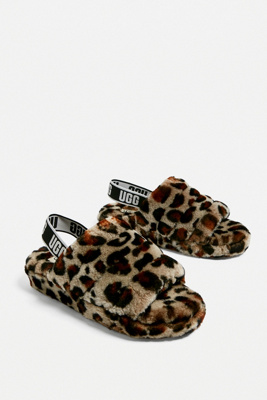 UGG Claquettes Fluff Yeah léopard Urban Outfitters FR