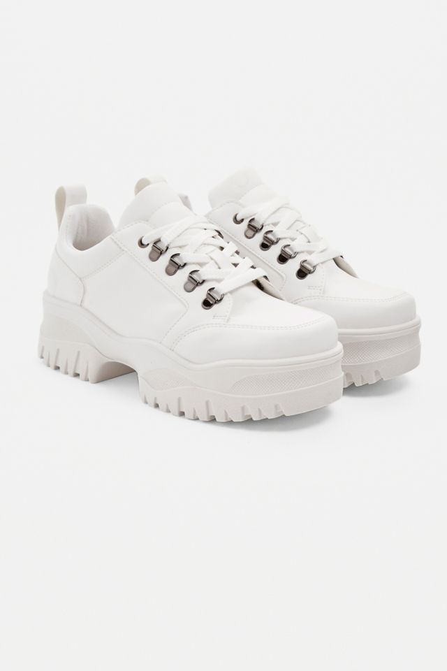 Uo cheap chunky trainers