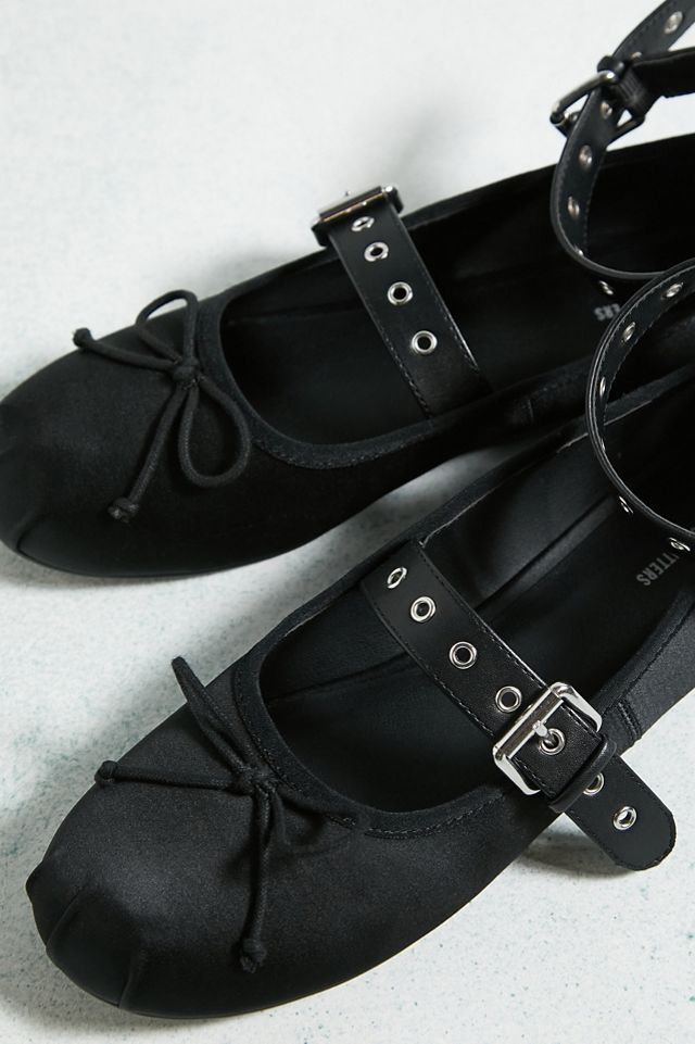 UO – Ballerinas in Schwarz mit Schnallenriemen #2