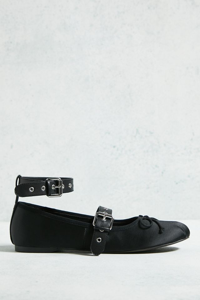UO – Ballerinas in Schwarz mit Schnallenriemen #4