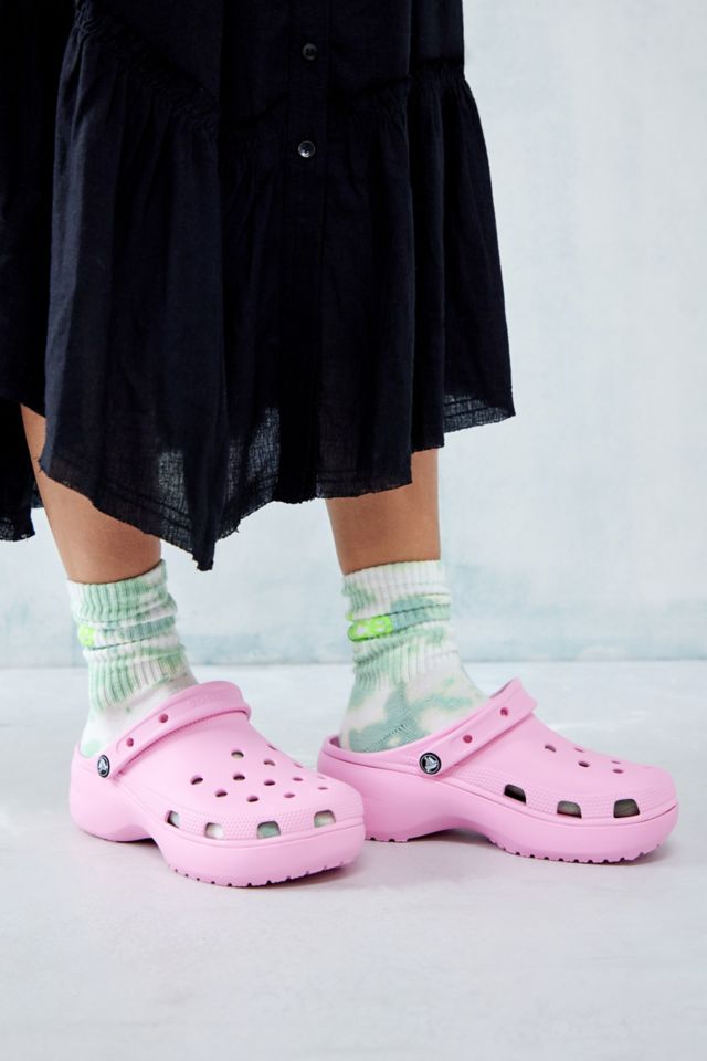 Pink platform clearance crocs