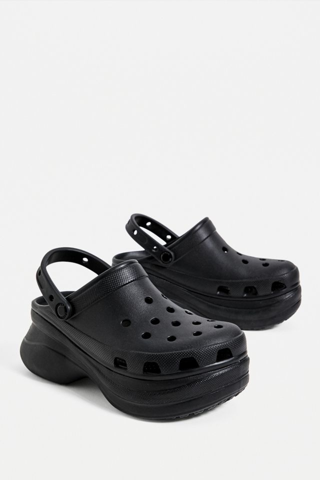 Crocs – Klassische Plateau-Clogs „Bae‟ in Schwarz #1