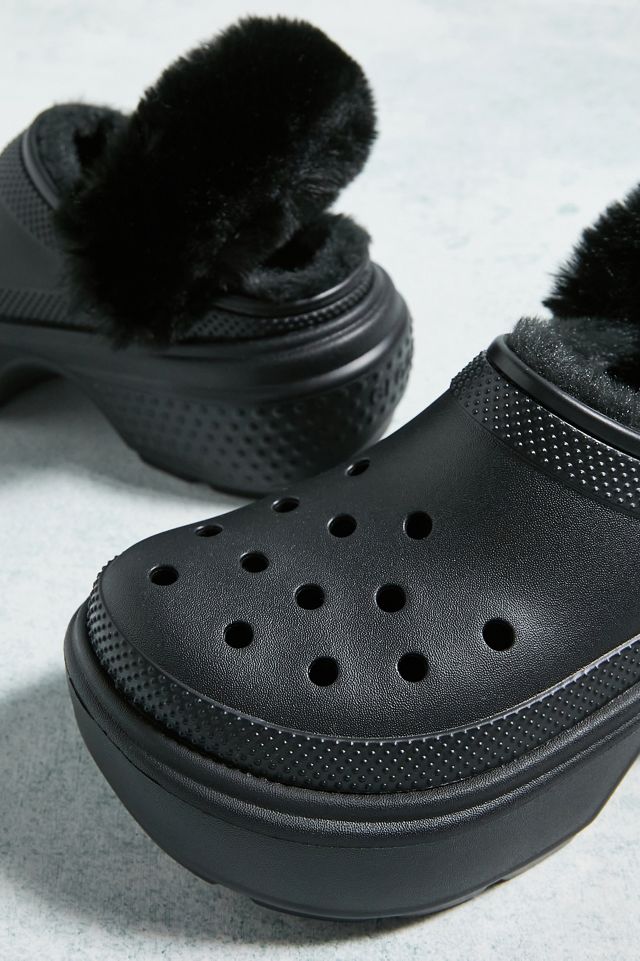 Crocs zuecos forrados Black Stomp Urban Outfitters ES