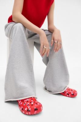 Hearts Classic Clogs - Red UK 5 at Urban Outfitters - Crocs - Modalova