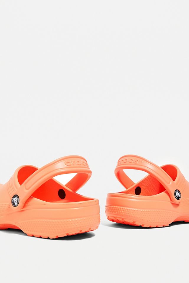Crocs Zuecos clásicos de papaya #3