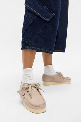 Chaussures Wallabee 2604 en Daim Sand en taille: UK 5 - Clarks Originals - Modalova