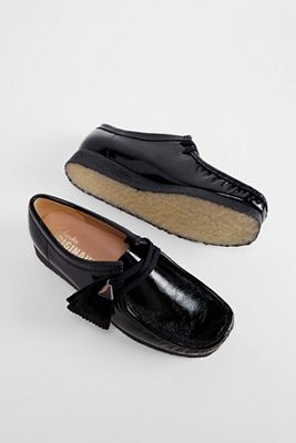 Clarks Originals Schwarze Wallabee Schuhe aus Lackleder