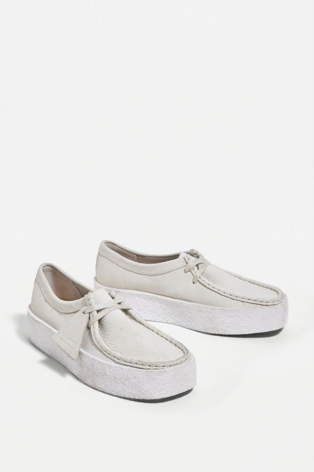 White hot sale wallabee shoes