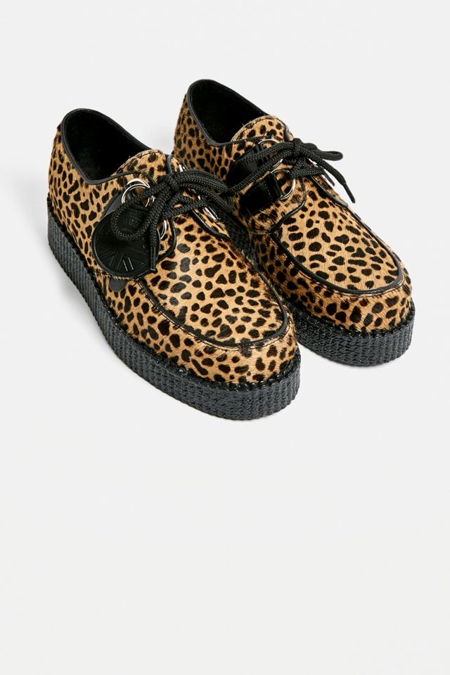 T.U.K. – Halbschuhe „Underground“ mit Leoprint und Plateausohle #1