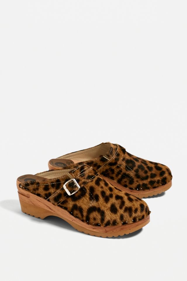 Clogs hot sale leopard print