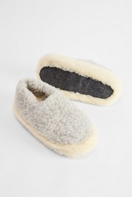 Yoko Graue Wollhausschuhe