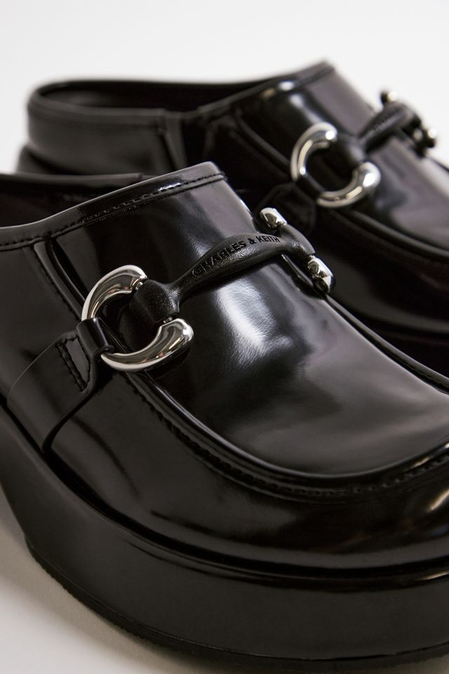 Zuecos Negros con Plataforma Charles & Keith #2