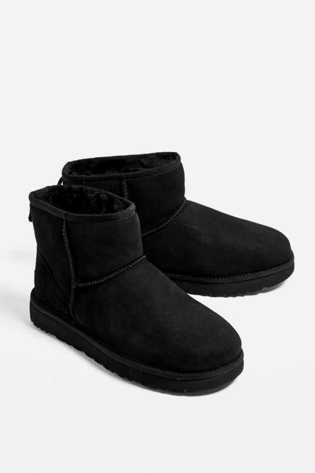 Black low on sale cut uggs