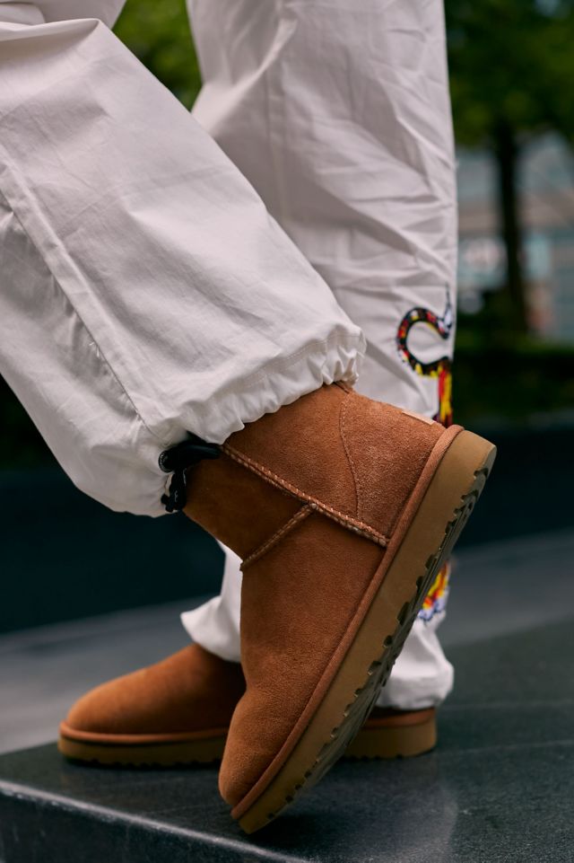 ugg classic mini boots in chestnut