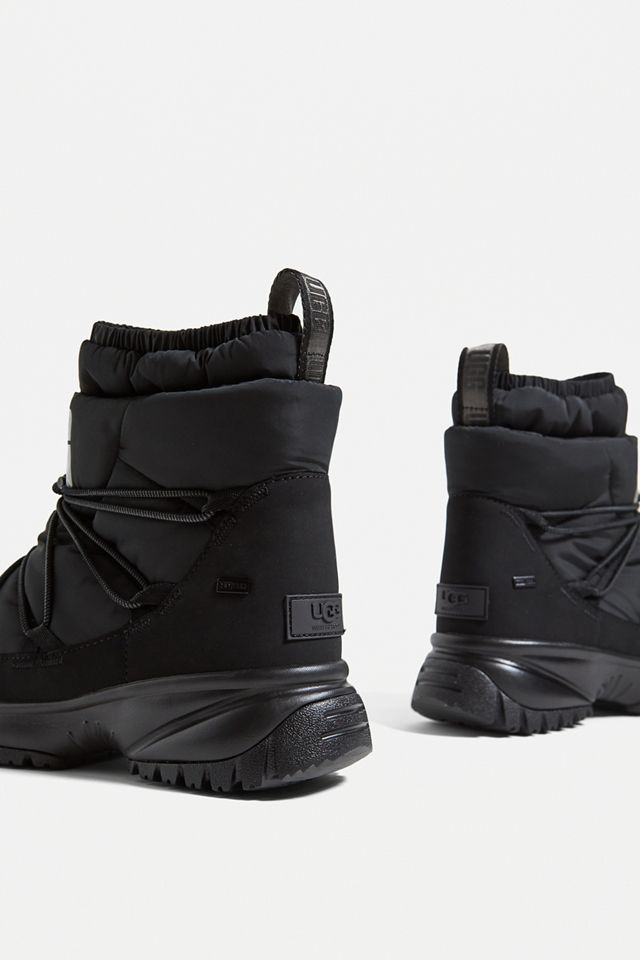 UGG Botas Yose Puffer Negras #4