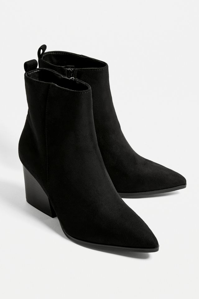 Matt & Nat – Stiefeletten „Ming‟ in Schwarz aus Wildlederimitat mit Absatz #1
