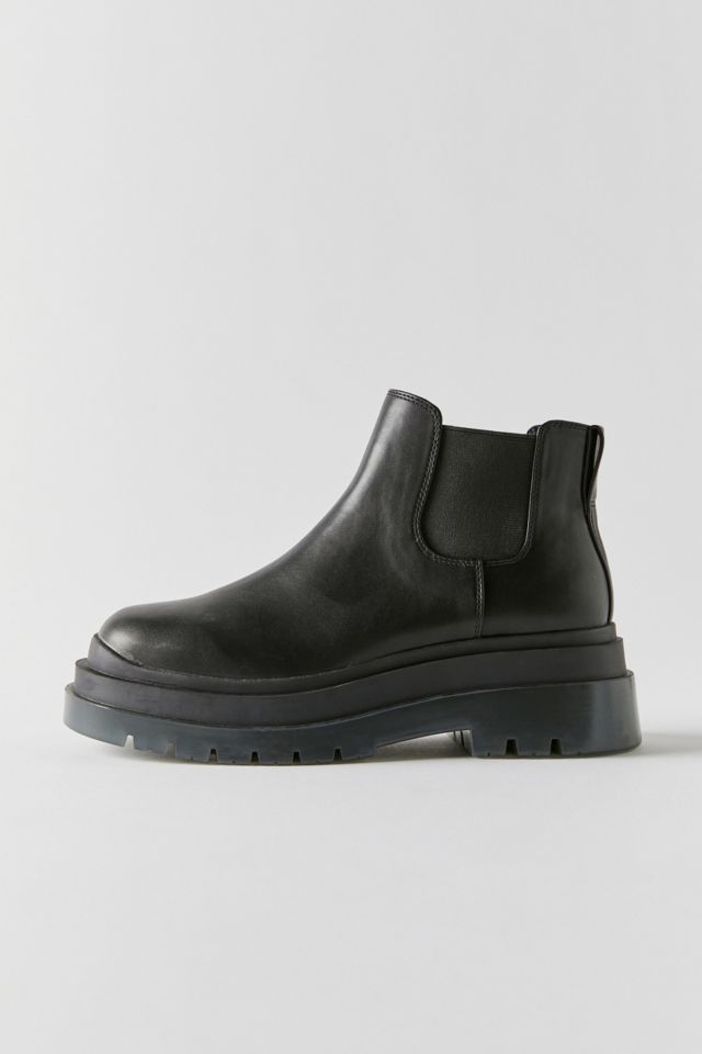 Urban outfitters black chelsea 2024 boots