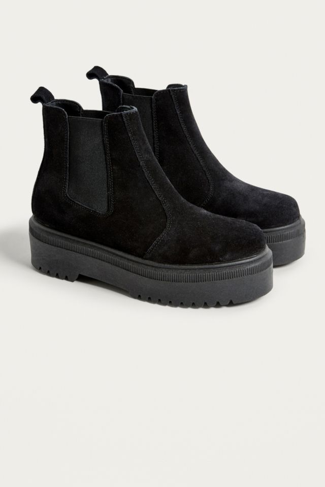 Black chelsea hot sale boots urban outfitters