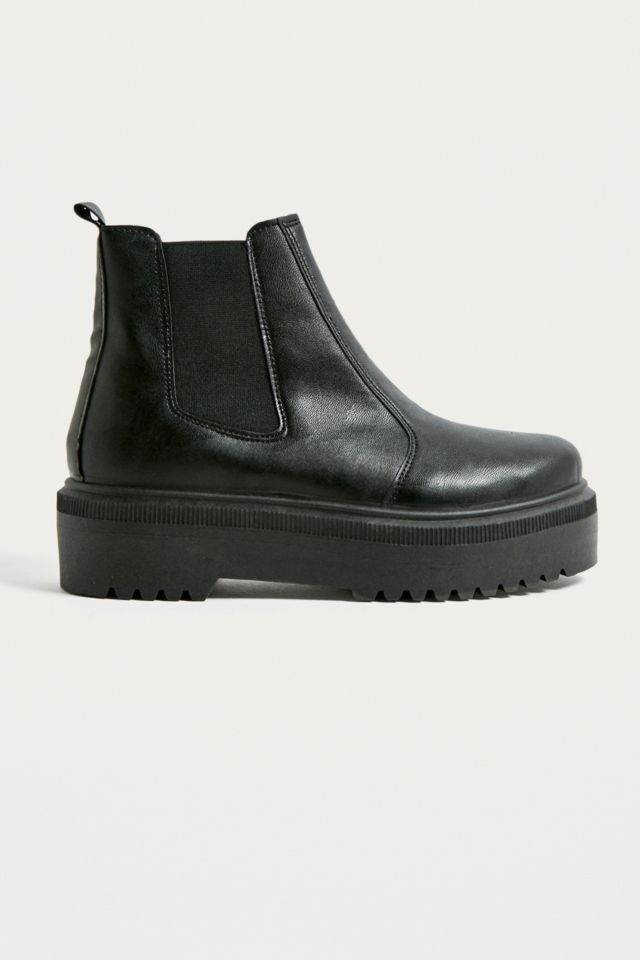 Urban outfitters black chelsea 2024 boots