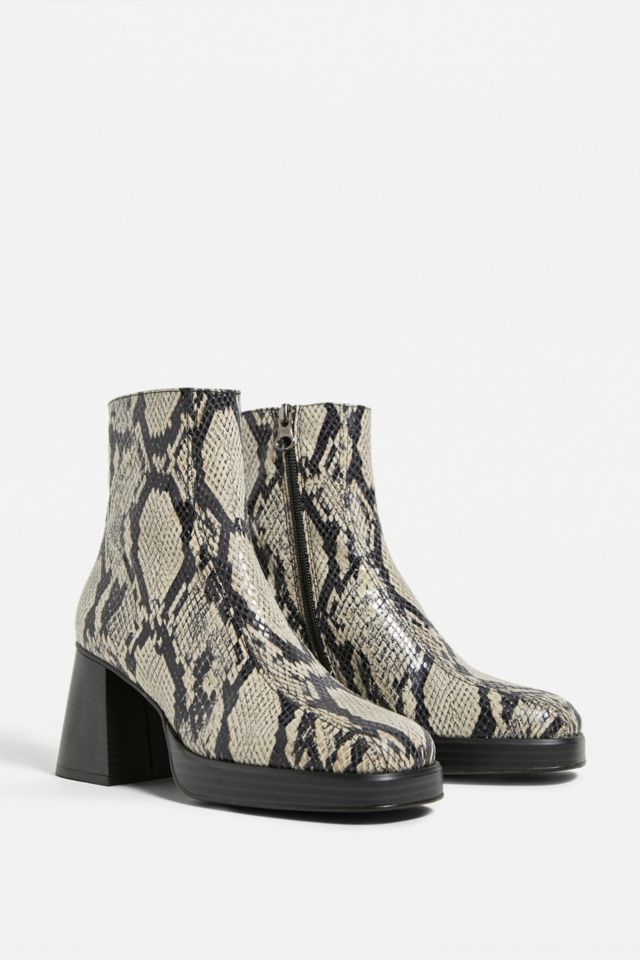 UO Velo Snakeskin Heeled Boots | Urban Outfitters UK