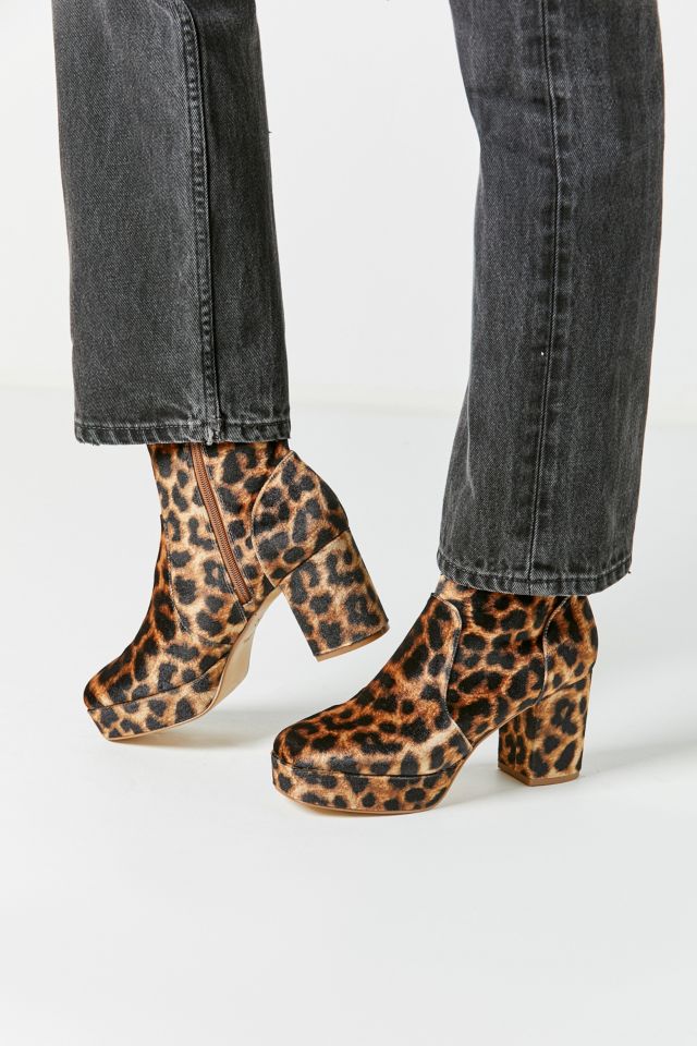 Urban outfitters 2025 leopard boots