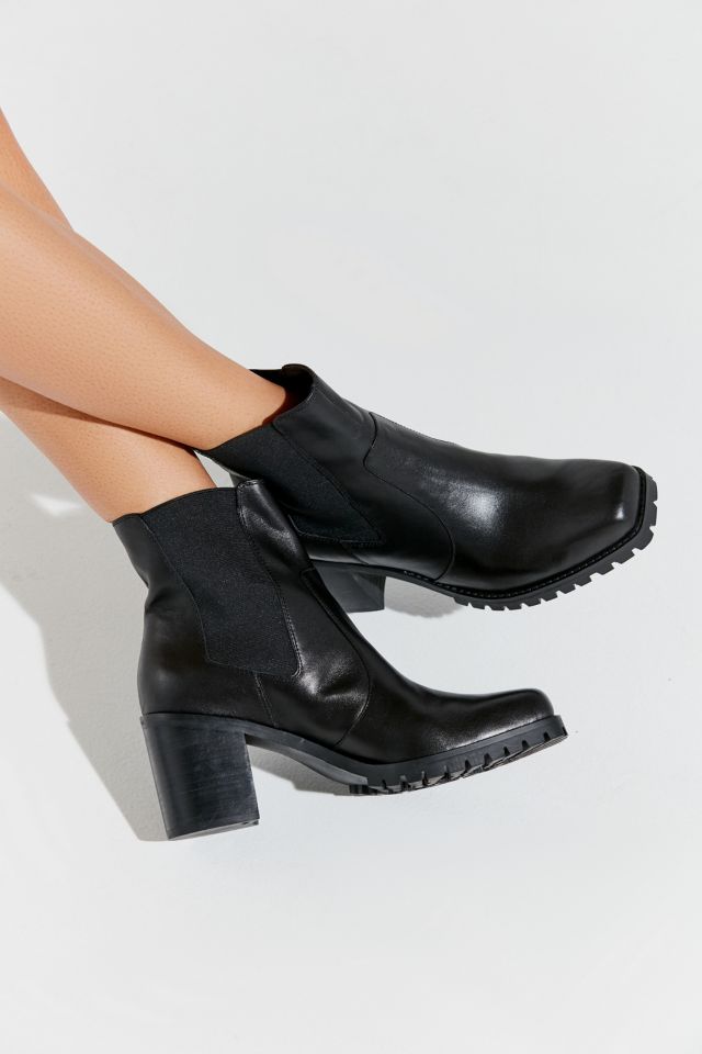 Urban Outfitters Schwarze Chelsea Boots Alex mit quadratischer Zehenpartie