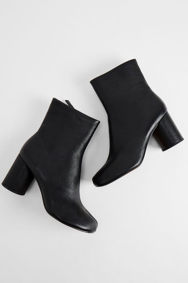 Steve Madden Schwarze Caro Leder-Stiefeletten mit geteilter Zehenpartie #1