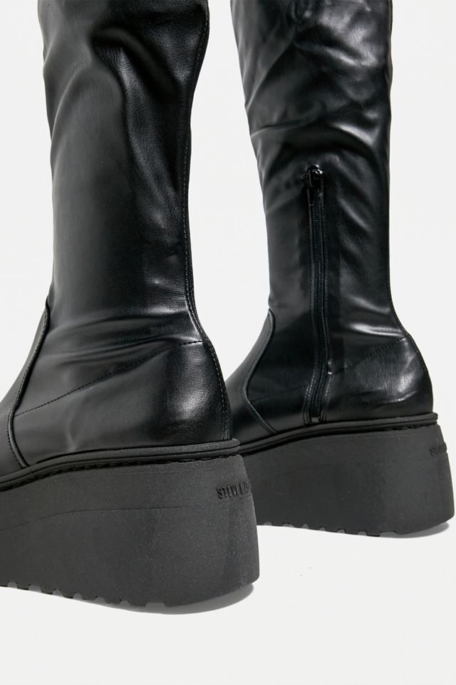 Steve Madden Bota alta de rodilla de forma plana en cuero negro #4