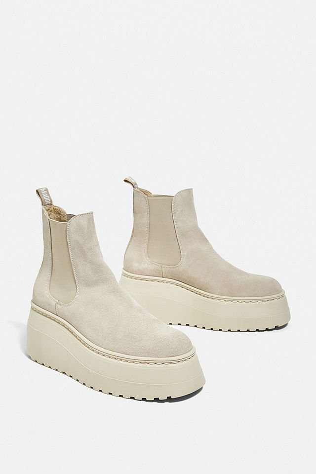 Steve Madden Beige Suede Pegasus Chelsea Boots | Urban Outfitters UK