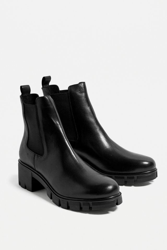 UO Cara Stivali Chelsea in Pelle