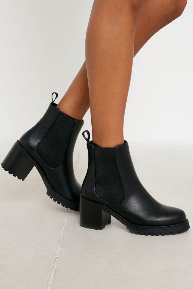 Black chelsea boots cheap urban outfitters