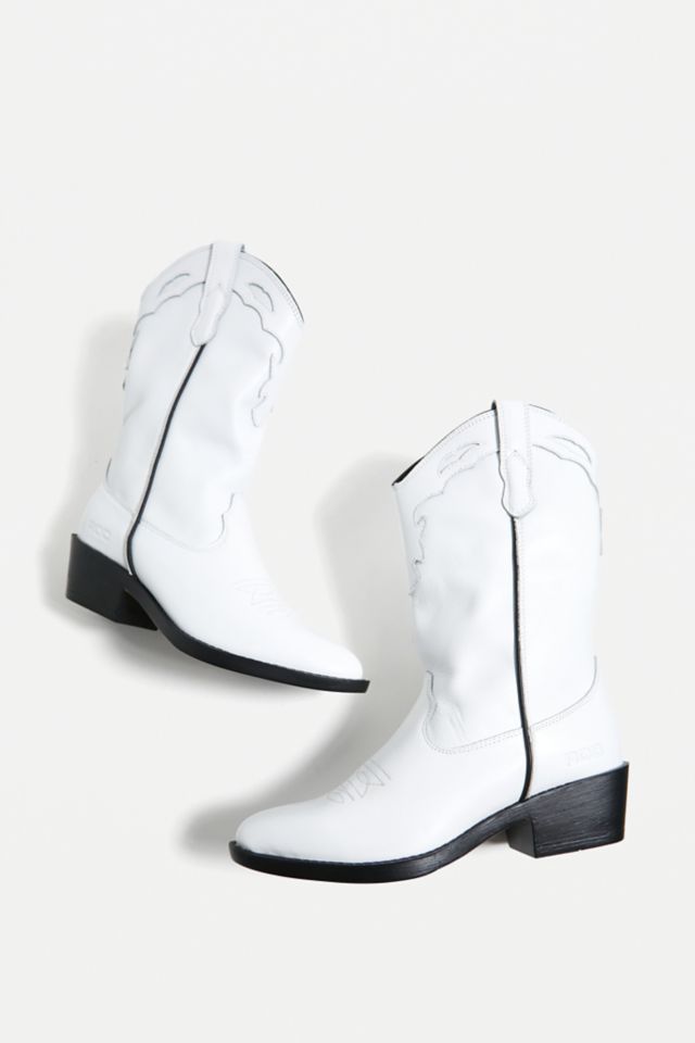 Urban outfitters hot sale white boots