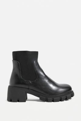 Black chelsea boots urban outfitters best sale