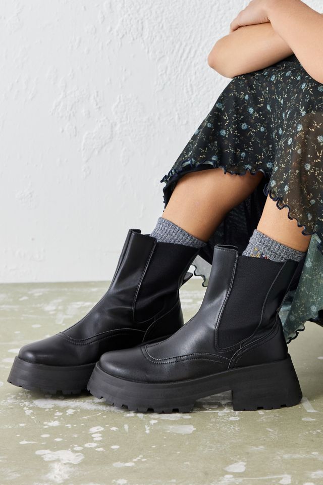 Urban outfitters 2025 chelsea boots