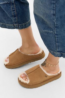 UGG Chestnut Greenport Slides