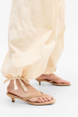 Sandales à talon bas Annie beiges Tony Bianco