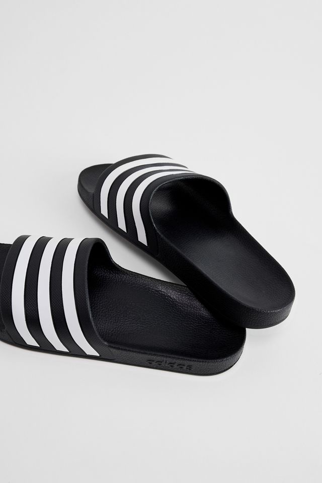 Chanclas Adilette Negras y Blancas de adidas #4