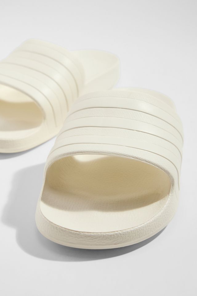 adidas Cremefarbene Adilette Slides #2