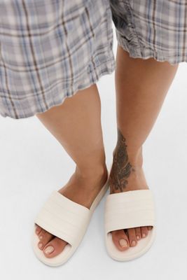 Sandales Adilette blanc cassé adidas