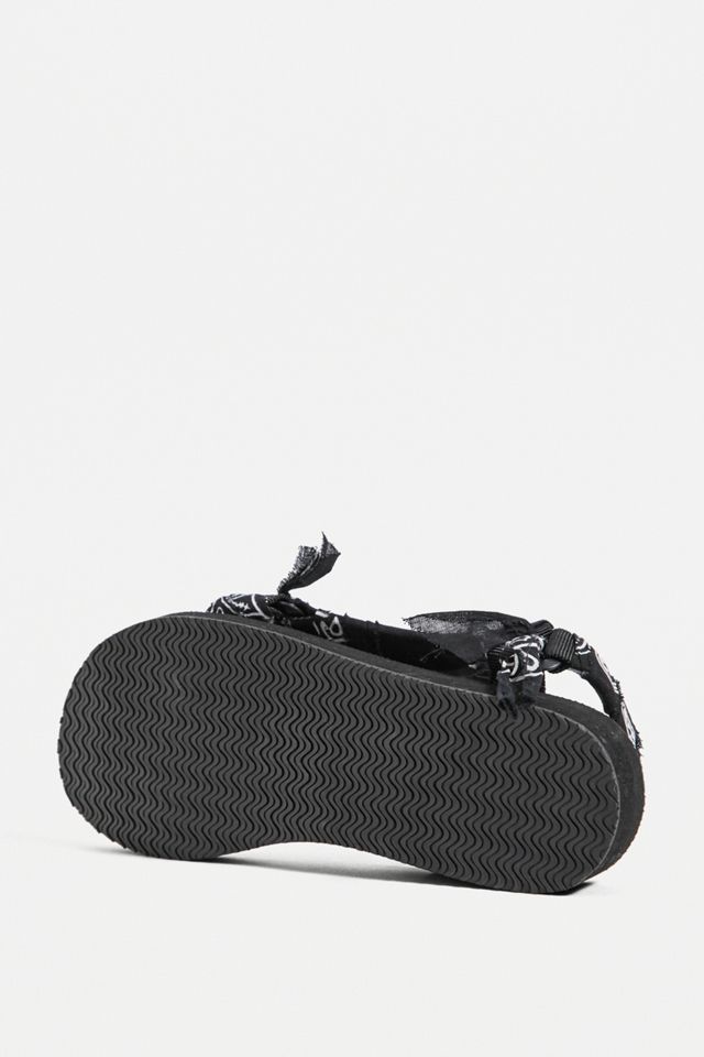 Arizona Love – Sandalen in Schwarz mit Bandana-Muster #5