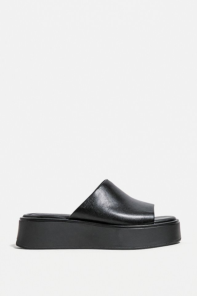 Vagabond Courtney Black Slider Sandals | Urban Outfitters UK