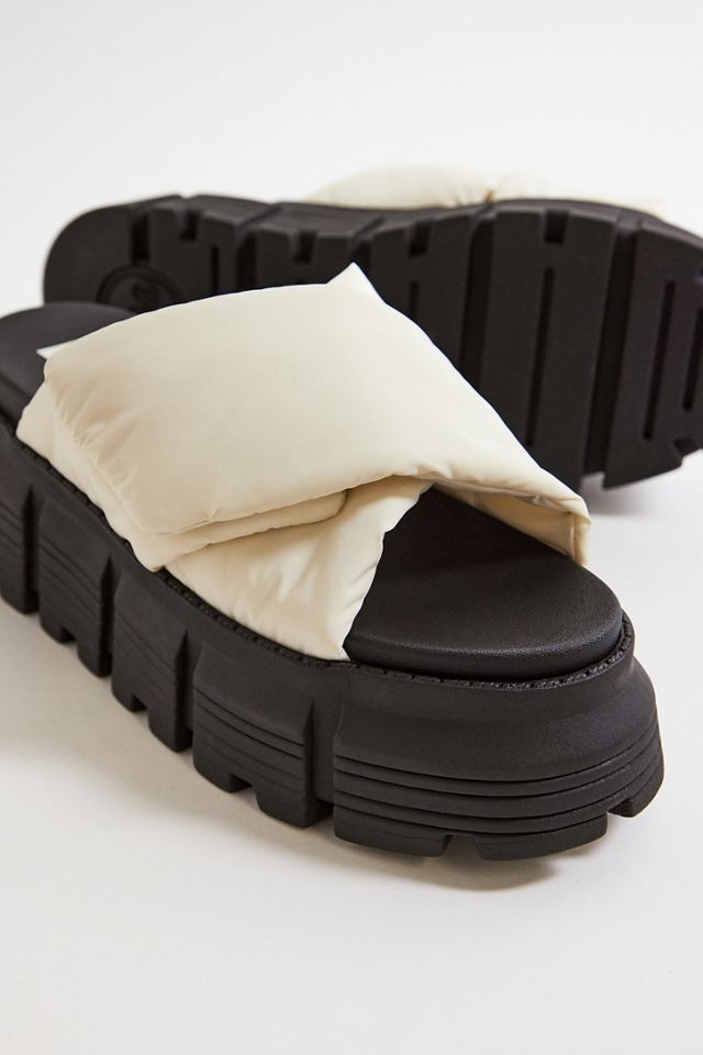Buffalo☆Ava Velcross flat sandals in beige サンダル【UK発】 Buffalo Ava Velcross flat sandals in beige | ASOS