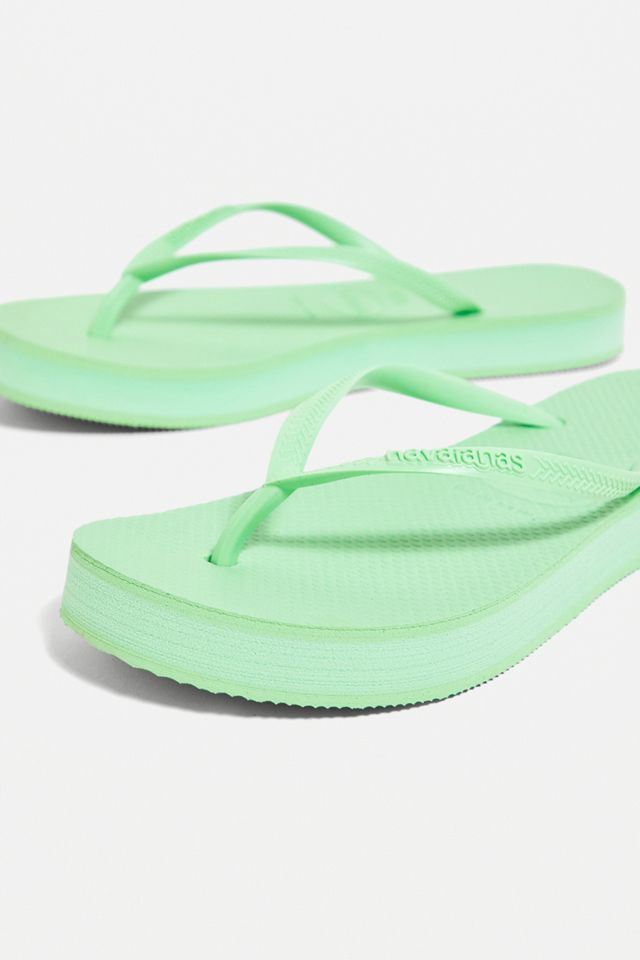 Havaianas – Schmale Flip-Flops mit Plateausohle in Grün #1
