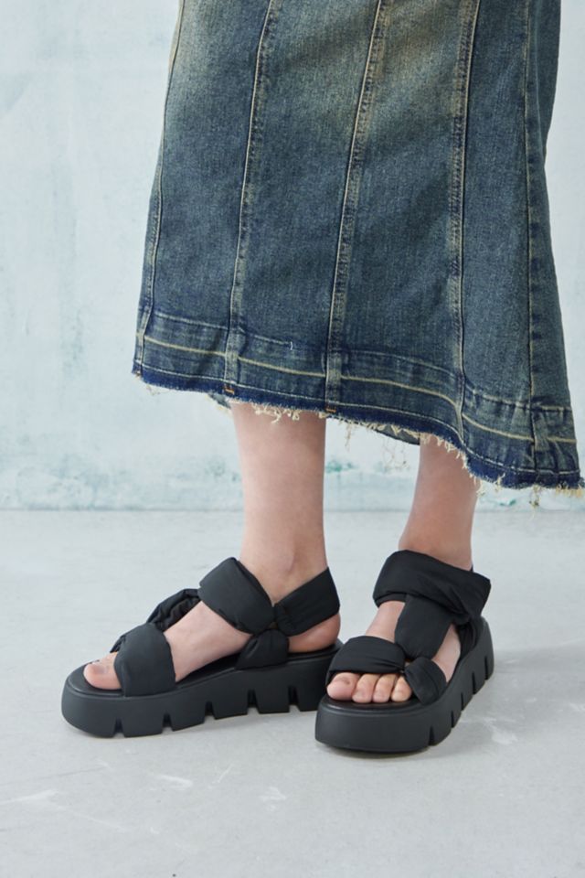 Steve madden sandals hot sale in store