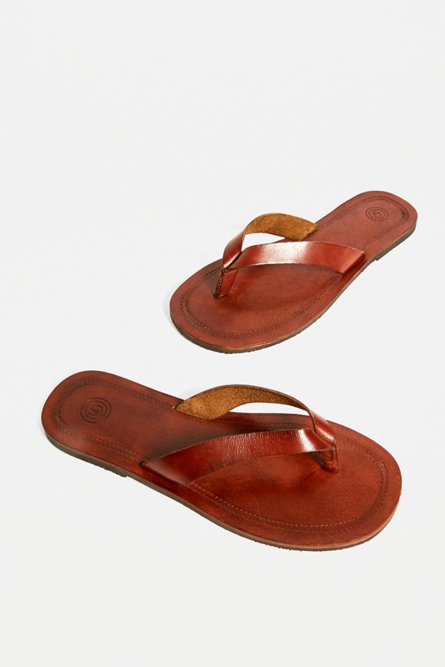 Urban Outfitters – Zehensteg-Sandalen „Shiloh“ in Braun #1