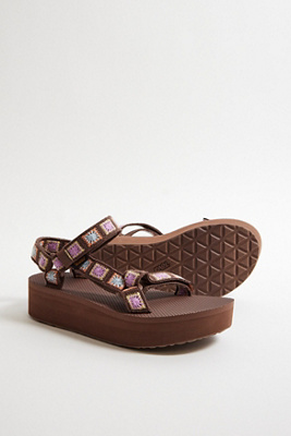 Teva Damen Universal Crochet Sandale – Häkellook, Flatform-Sohle, Klettverschluss, Recycelte Materialien