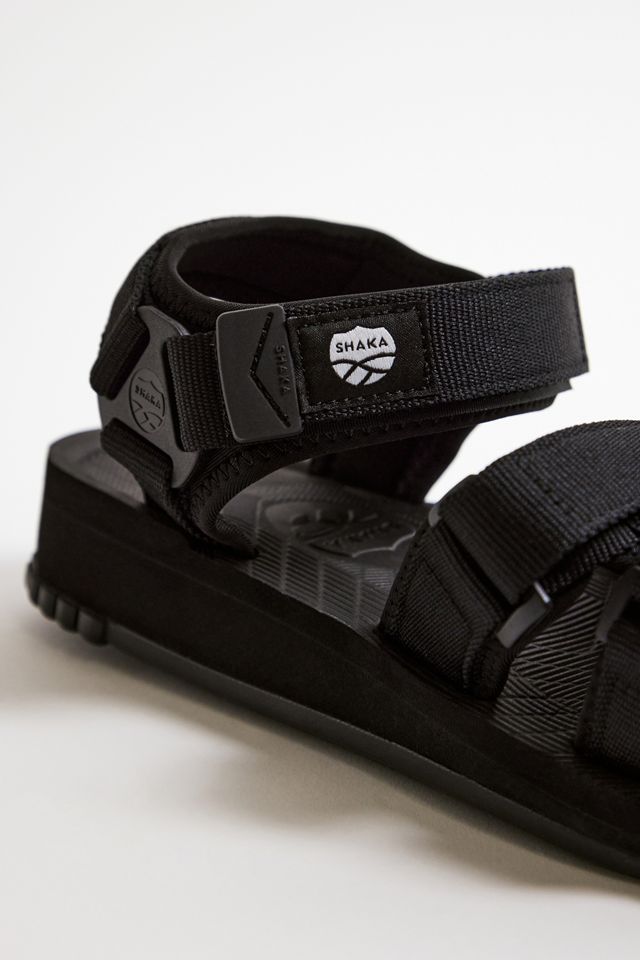 SHAKA Black Neo Bungy Sandals | Urban Outfitters UK