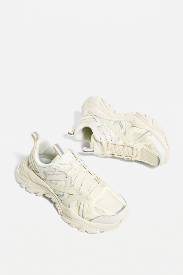 Fila off hot sale white shoes