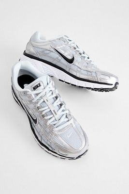 Nike Weiße & Silberne P-6000 Sneaker