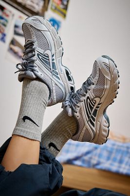Zapatillas Nike Air Max Moto 2K Plateadas y Negras